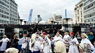 Τσικνοπεμπτη και η Αθηνα το "τσικνιζει" στη Βαρβακειο με μεγαλο γλεντι και δωρεαν φαγητα