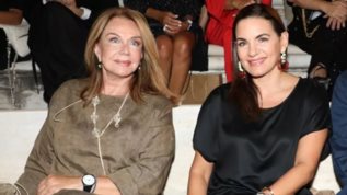 Η Ολγα Κεφαλογιαννη με την Αγαπη Πολιτη σε αφιερωμα για τον Νικο Ξυλουρη