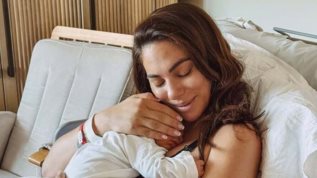 Η Ευρυδικη Βαλαβανη διευκρινιζει: "Δεν ανεφερα οτι εχω περασει επιλοχειο καταθλιψη. Μιλησα για τα baby blues"