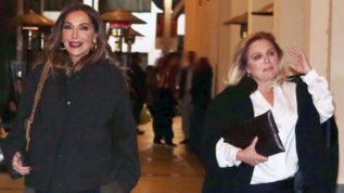 Δεσποινα Βανδη – Μαρια Καβογιαννη | Βραδινη εξοδος στο θεατρο για τις δυο καλες φιλες