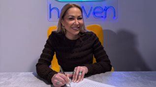 Η Μελινα Ασλανιδου στη Heaven Music