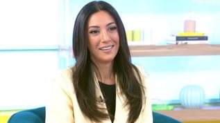 Η Ευγενια Σαμαρα με τις γοβες που ταιριαζουν σ&#39; ενα μινιμαλ look