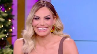 Η Ιωαννα Μαλεσκου στη θεση της Σοφιας Μουτιδου στο &quot;Real View&quot;