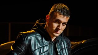 Ο Γιωργος Κακοσαιος επιστρεφει με ολοκαινουργιο τραγουδι και... "λεει"