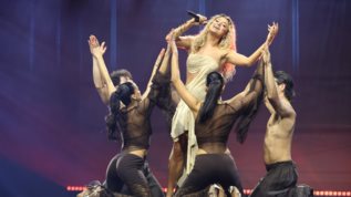 Σαρρωσε τη σκηνη η Antigoni - Η πρωτη on stage παρουσιαση του "Jalla" για τη Eurovision