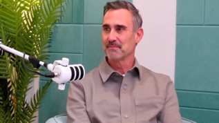 Γιωργος Καπουτζιδης: "Εχω αλλαξει, γελαω λιγοτερο. Με στεναχωρει λιγο αυτο"