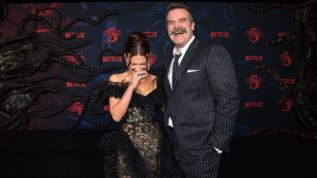 Millie Bobby Brown &amp; David Harbour | Στιγμες συμφιλιωσης η ενα καλα μελετημενο σχεδιο ενοψει πρεμιερας;