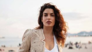 Η Τονια Σωτηροπουλου με το suede τζακετ που θα σε ρωτουν ολοι απο που αγορασες