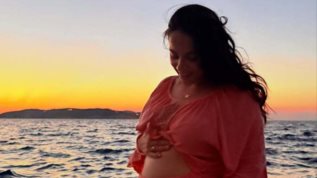 Η Ευλαμπια Ρεβη ανακοινωσε επισημα την εγκυμοσυνη της (Φωτογραφιες)