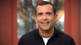 Ο Κωνσταντινος Μαρκουλακης με το "Εκτος Σχεδιου" στην ΕΡΤ - Το πρωτο trailer