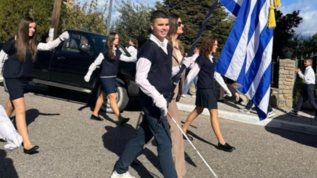 Αγρινιο: Ο τυφλος σημαιοφορος που συγκινησε ολη την Ελλαδα - "Αισθανθηκα πολυ περηφανος"