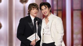 Οταν οι πρωταγωνιστες του "Heated Rivalry" εκλεψαν την παρασταση στις "Χρυσες Σφαιρες"