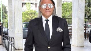 30 χρονια πριν: Η φωτογραφια του Ηλια Ψινακη που "παγωσε" τον χρονο - η παρεα που εγραφε ιστορια χωρις να το ξερει