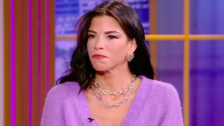 Δαφνη Καραβοκυρη για Δημητρα Αλεξανδρακη: "Βαμμενη, στυλιζαρισμενη απογνωση"