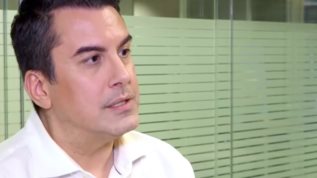 Πανος Κατσαριδης: "Γιατι να μετανιωσω για την Ελινα Παπιλα; Ειναι πετυχημενη παρουσιαστρια;"