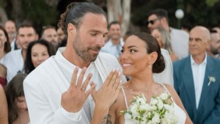 Η οικογενειακη φωτογραφια της Ευρυδικης Βαλαβανη και του Γρηγορη Μοργκαν στο σπηλαιο που παντρευτηκαν