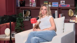 Γαρυφαλλια Καληφωνη: &quot;Οσοι με γνωριζουν στην αρχη θεωρουν οτι ειμαι παρα πολυ ξινη. Ειμαι&quot;