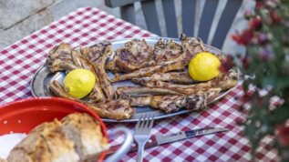 Σε αυτες τις ταβερνες οι Αθηναιοι επιστρεφουν ξανα και ξανα