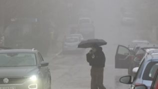 "Πορτοκαλι" συναγερμος για καταιγιδες και χαλαζι: Το νεο εκτακτο δελτιο της ΕΜΥ - Ανοιξαν οι ουρανοι στην Αθηνα