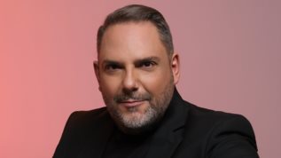 Ο Στελιος Διονυσιου &quot;εχει τα ψυχολογικα του&quot; και το κοινο δηλωνει &quot;επιτελους&quot;