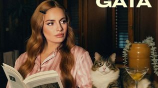 Η Daphne Lawrence παρουσιαζει το video clip για το τραγουδι &quot;Γατα&quot; με πρωταγωνιστρια τη γατα της