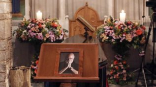 Η Ελλαδα αποχαιρετα τον Διονυση Σαββοπουλο - Η σορος του στη Μητροπολη