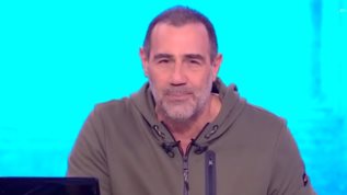 Ενοχλημενος ο Αντωνης Κανακης: "Το θεμα ειναι πως θα βγουμε στον αερα"