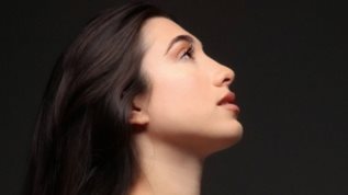 Η Κατερινα εσπασε το φραγμα του 1 εκατομμυριου τραγουδωντας "Ακουστε τι μου λεει"