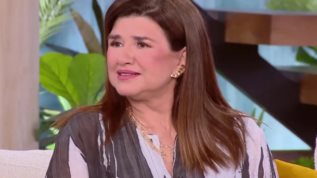 Αννα Κουρη: "Ρωτησαμε τον παπα εαν επιτρεπεται να ντυθω ετσι στον γαμο μου"