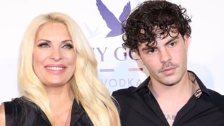 Ο Αγγελος Λατσιος ευχεται στην Ελενη Μενεγακη με #familygoals φωτογραφια