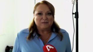 Αντεδρασε η Ρενια Λουιζιδου: "Το ειδα σ' εναν τιτλο λες και εχω πεσει στα ναρκωτικα. Για ονομα του Θεου!"