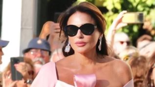 Carla Bruni, Kimberly Guilfoyle &amp; Ανθη Φακιδαρη στο ιστορικο show της Σιλιας Κριθαριωτη στο Παρισι