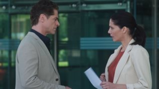 Μια νυχτα μονο | Ο Σταυρος ερχεται πιο κοντα με την  Αρετη &amp; ο Οδυσσεας της κανει προταση γαμου