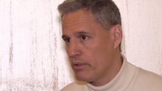 Γρηγορης Πετρακος: &quot;Δεν βγαζω νεα ταυτοτητα. Την ταυτοτητα μου την εχω κλειδωμενη σε ενα συρταρι&quot;