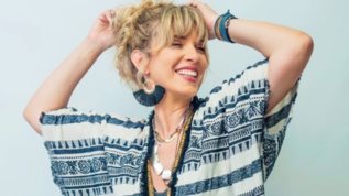 Η Συλβια Δεληκουρα σε σπανια φωτογραφια με τον γιο της: