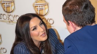 H Ιουλια Καλλιμανη στη λαμπερη charity βραδια στο πλαισιο της Παγκοσμιας Ημερας Αγκαλιας