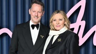 Kim Cattrall | Παντρευτηκε τον επι χρονια συντροφο της σε μια λιτη τελετη στο Λονδινο με μολις 12 καλεσμενους