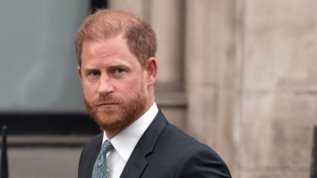 Πριγκιπας Harry | Το σημαντικο δωρο που προσφερε στον βασιλια Καρολο στη συναντηση τους