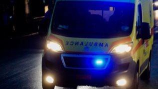 Τραγωδια στη Λουτσα: Τροχαιο με εναν νεκρο και δυο τραυματιες - Τους παρεσυρε ΙΧ την ωρα που περνουσαν τον δρομο