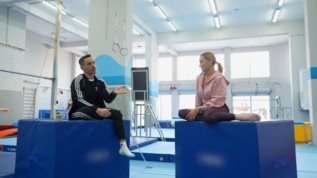 Λευτερης Πετρουνιας: "Ειναι φαουλ σε βαθμο κακουργηματος οταν το λενε αυτο στις κορες μας"