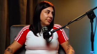 Σοκαρει η Super Κικη: &quot;Ειχε βουτηξει ο πατερας μου την μανα μου και την εσερνε στον δρομο&quot;