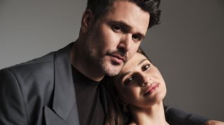 Αυτος ειναι ο guest star στα επομενα επεισοδια του &quot;Hotel Ελβιρα&quot;!