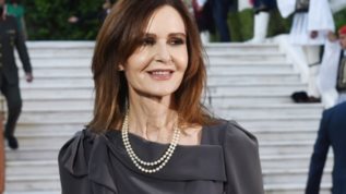 Κατια Δανδουλακη: Με μακρια καστανα μαλλια σε εξωφυλλο περιοδικου πριν απο 40 χρονια