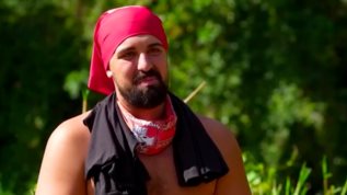 Survivor | Gio Kay κατα Μιχαλη Σηφακη: "Φαινεται ταλαιπωρημενος, μεγαλος κυριος, παππουλης"