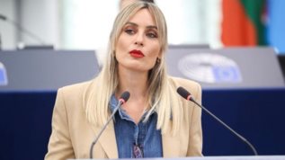 Ελεονωρα Μελετη: &quot;Η ισορροπια επαγγελματικης και οικογενειακης ζωης ειναι δικαιωμα, οχι πολυτελεια&quot;