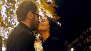 Η Ζενεβιεβ Μαζαρι και ο συζυγος της σε τρυφερες στιγμες στο Παρισι