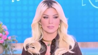 Η Κατερινα Καινουργιου &quot;τελειωνει&quot; τα σεναρια για τον τοπο που θα παντρευτει