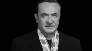 Ο Λευτερης Πανταζης επιστρεφει με ενα ακομα viral μουσικο moto!