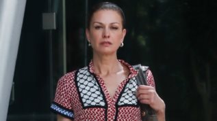 Στο αστυνομικο τμημα η Τζινα Αλιμονου και ο συντροφος της για περιστατικο ενδοοικογενειακης βιας