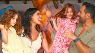 Σακης Τανιμανιδης: "H κορη μου αρχισε να κλαιει και μου ειπε αθελα της την καλυτερη ευχη για τον επομενο χρονο"